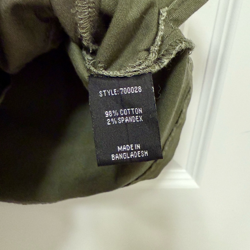 Olive Green Utility Sleeveless Vest - Picture 7 of 7